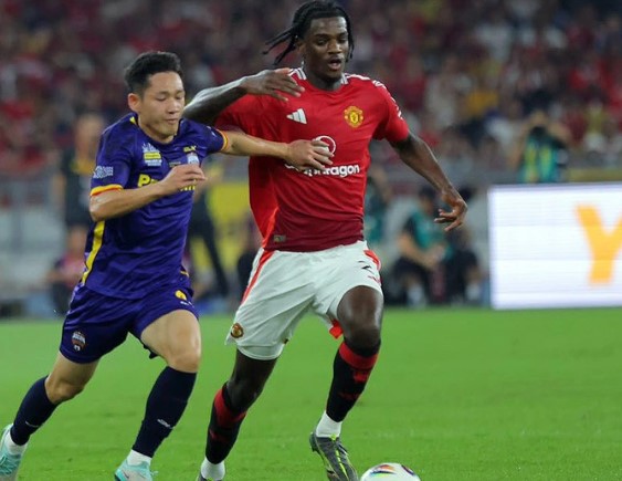 fan-mu-doi-mua-gap-hai-long-anh-ay-choi-con-tot-hon-ca-bruno