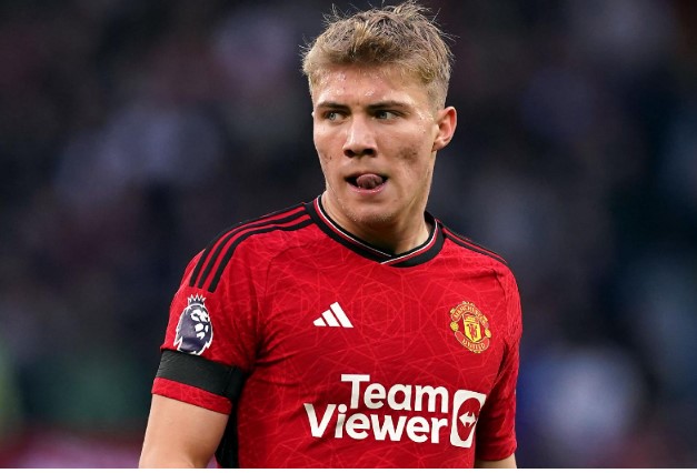 fan-mu-yeu-cau-loai-2-cau-thu-khoi-chung-ket-c2-ngay-lap-tuc-2