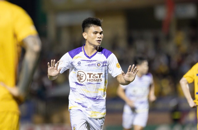 xuan-manh-bi-chi-trich-tham-te-vi-ghi-ban-vao-luoi-clb-cu