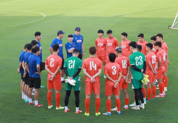 2-cau-thu-dau-tien-chia-tay-dt-viet-nam-1-cai-ten-gay-tiec-nuoi