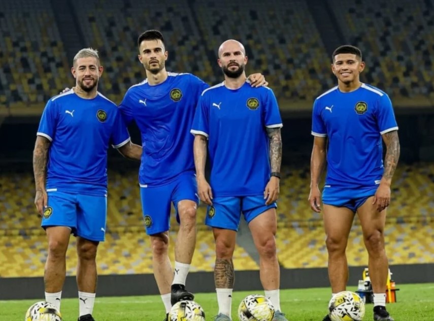 malaysia-nhap-tich-loat-cau-thu-khong-ro-goc-gac-cdv-yeu-cau-fifa-phat-nang