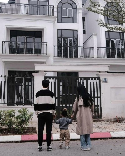 choang-ngop-voi-can-biet-thu-bac-ty-moi-xay-cua-thanh-chung