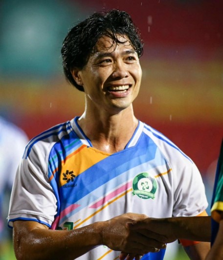 cong-phuong-lien-tuc-ghi-diem-voi-hlv-kim-dtvn-co-bien-truoc-ngay-hoi-quan