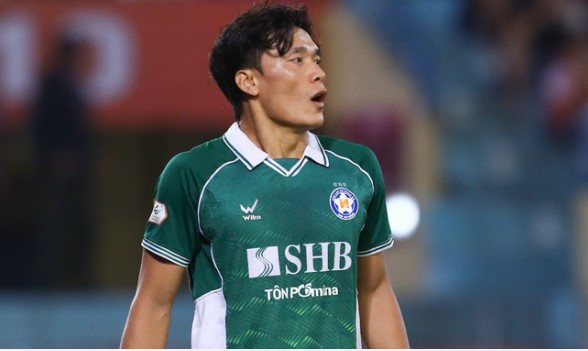 thu-mon-bui-tien-dung-chan-thuong-nang-kha-nang-phai-nghi-thi-dau-1-nam