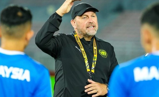 fam-len-tieng-truoc-tin-don-hlv-truong-xin-roi-ghe-sau-vu-be-boi-nhap-tich