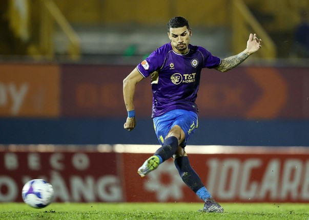 he-lo-ly-do-do-hoang-hen-chua-duoc-goi-len-tuyen-du-lien-tuc-ghi-ban