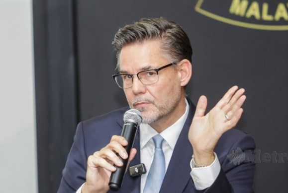 malaysia-quyet-dau-fifa-den-cung-lo-dien-nhan-vat-co-the-cuu-nguy-cho-fam