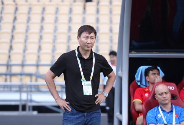 hlv-kim-sang-sik-co-co-hoi-vuot-mat-thay-park-va-tro-thanh-hlv-vi-dai-nhat-dna