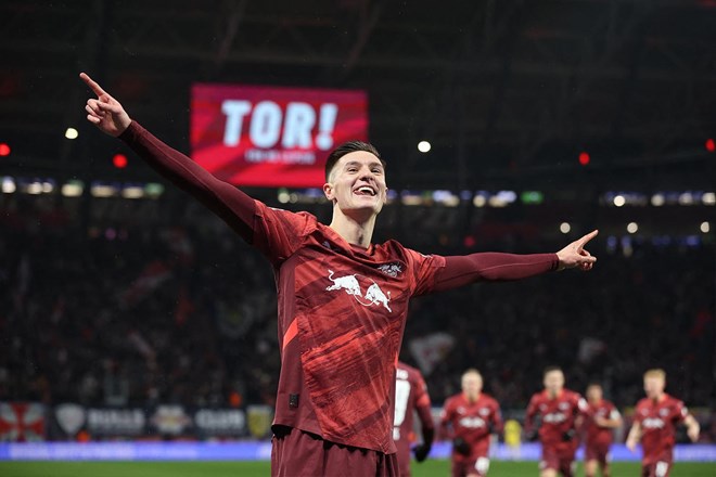 tin-vui-benjamin-sesko-sap-tro-lai-san-sang-ra-san-tran-gap-bournemouth