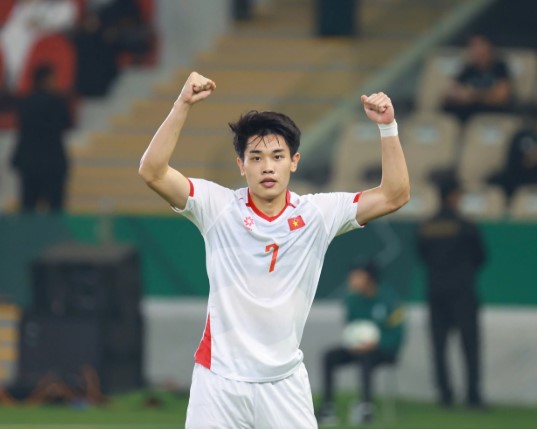 afc-gay-tranh-cai-khi-bo-quen-dinh-bac-trong-ds-top-6-cau-thu-trien-vong