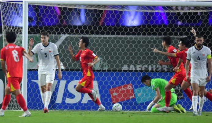 hlv-kyrgyzstan-chung-toi-biet-u23-viet-nam-manh-tinh-huong-co-dinh-nhung-khong-the-hoa-giai
