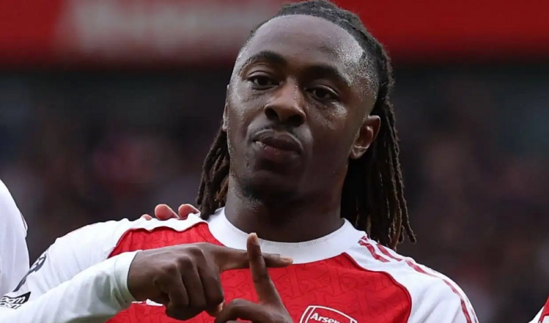 eberechi-eze-va-quy-luat-bung-no-kho-ly-giai