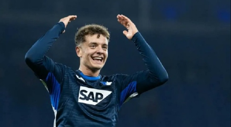 fisnik-asllani-lot-tam-ngam-loat-ong-lon-chau-au-sau-mua-giai-bung-no