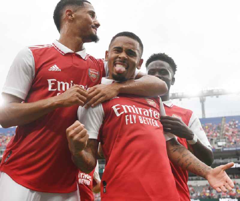 eze-toa-sang-ruc-ro-arsenal